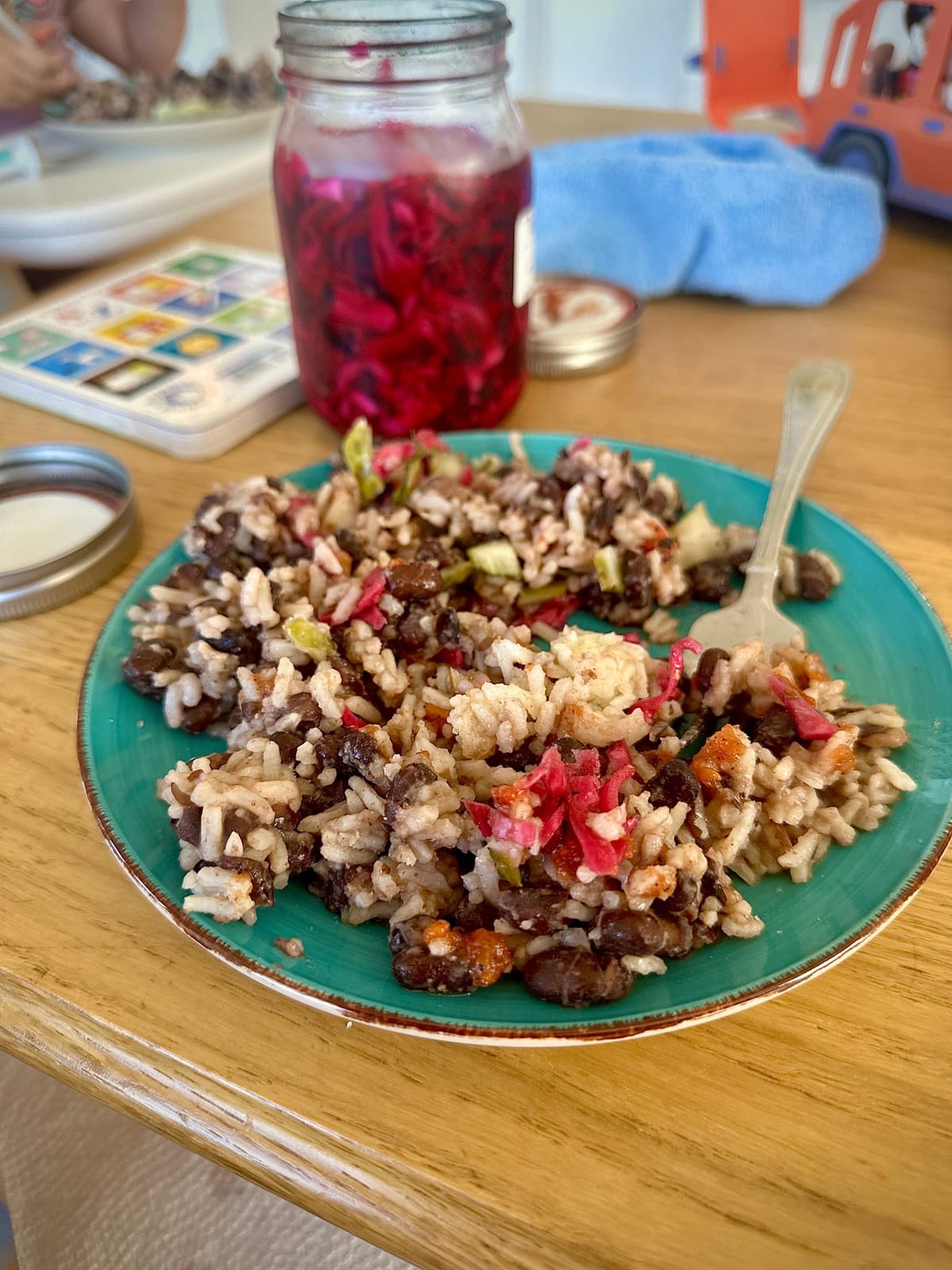 Easy One-Pot Black Bean & Rice Bowl: A Family-Friendly Meat-Free Recipe