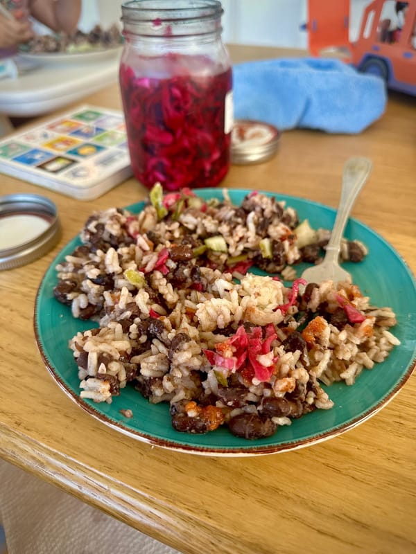 Easy One-Pot Black Bean & Rice Bowl: A Family-Friendly Meat-Free Recipe